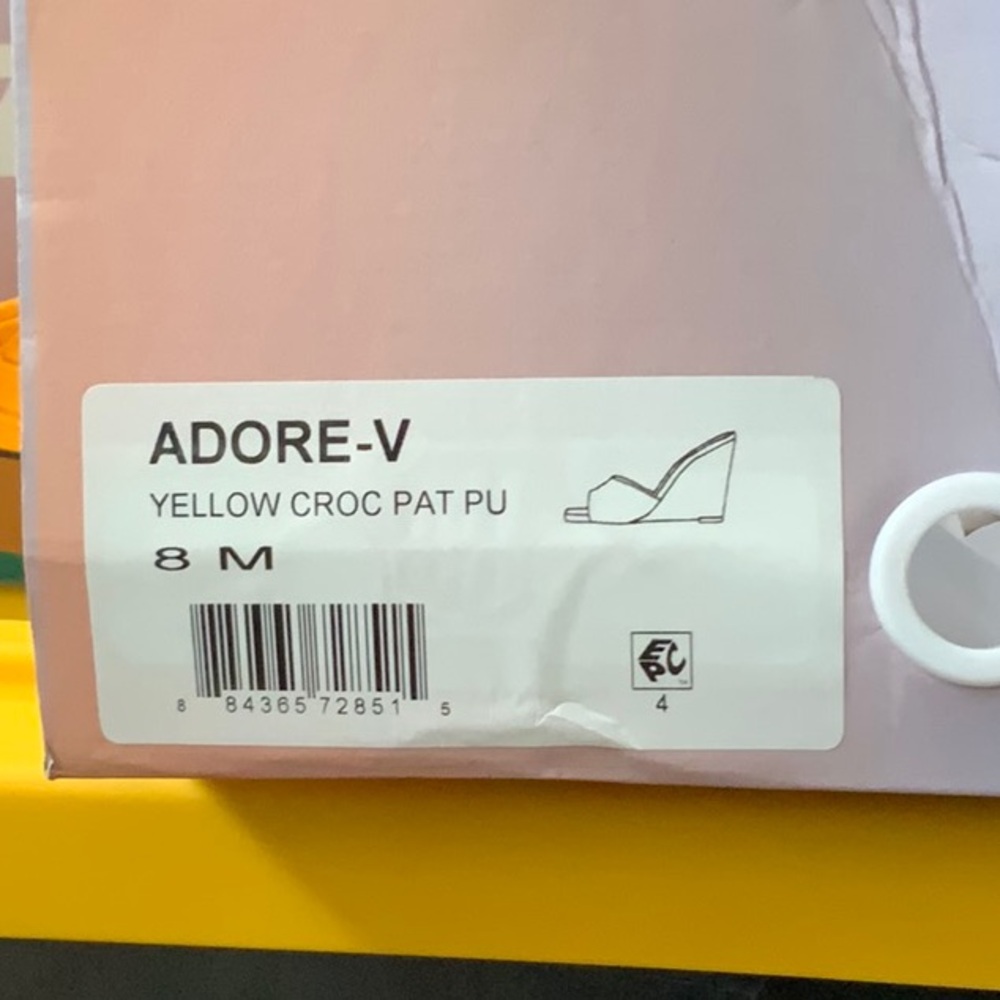 Lisa Vicky Mustard Yellow Croc-Embossed Wedged Sandals - Picture 7 of 7